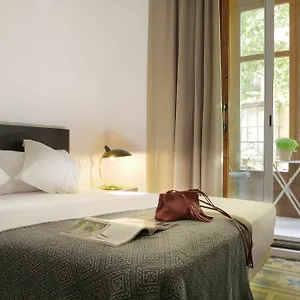 som-nit-triomf.topbarcelonahotels.com/